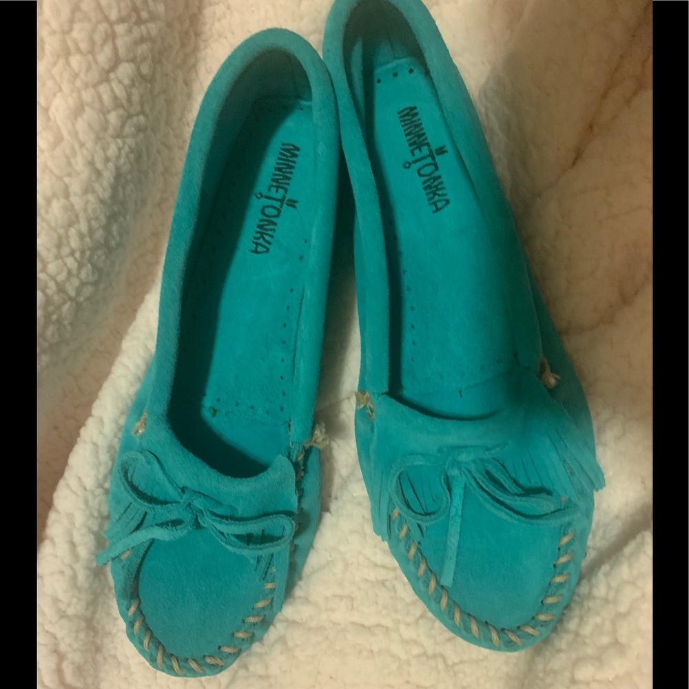 Minnetonka teal size 9 moccasins Ladies like new